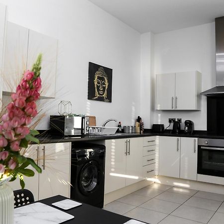 Apartamento Luxurious & Lavish Salford Quays Free Parking Mánchester Exterior foto